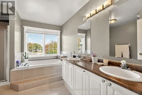 22 New Deighton Crescent Ottawa ON K2G 6H6