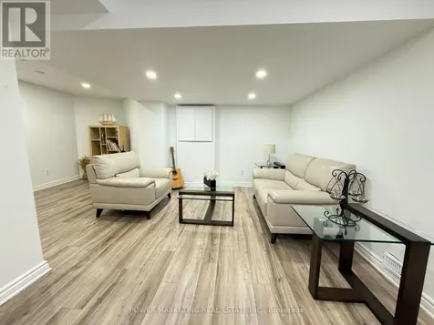 22 New Deighton Crescent Ottawa ON K2G 6H6