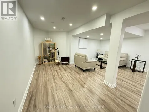 22 New Deighton Crescent Ottawa ON K2G 6H6