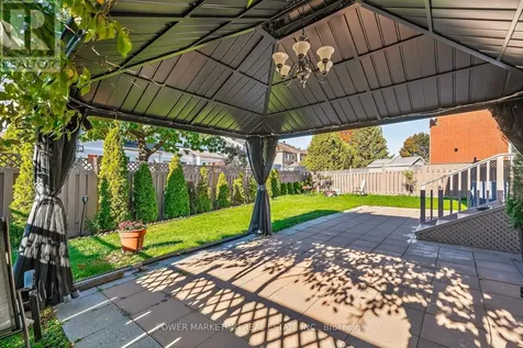 22 New Deighton Crescent Ottawa ON K2G 6H6