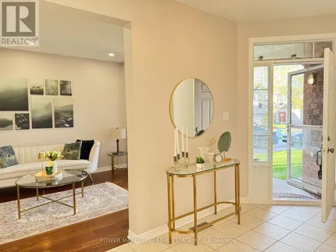 22 New Deighton Crescent Ottawa ON K2G 6H6