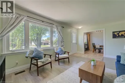 17 Daniel Avenue Kitchener ON N2K 1E8