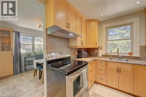 17 Daniel Avenue Kitchener ON N2K 1E8