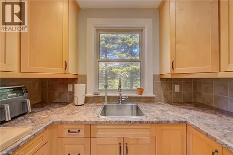 17 Daniel Avenue Kitchener ON N2K 1E8