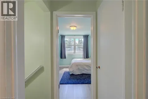 17 Daniel Avenue Kitchener ON N2K 1E8