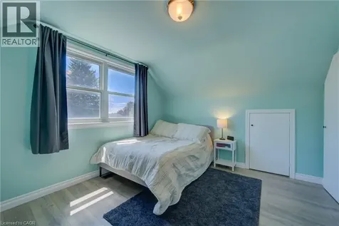 17 Daniel Avenue Kitchener ON N2K 1E8