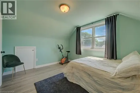 17 Daniel Avenue Kitchener ON N2K 1E8
