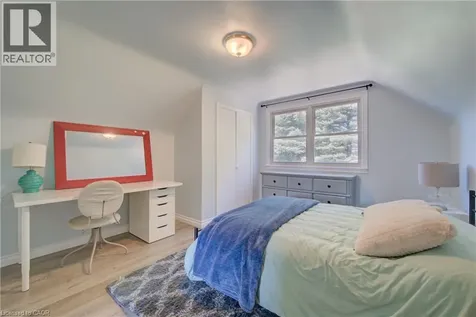17 Daniel Avenue Kitchener ON N2K 1E8