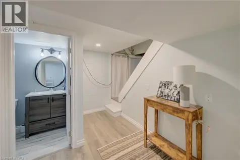 17 Daniel Avenue Kitchener ON N2K 1E8