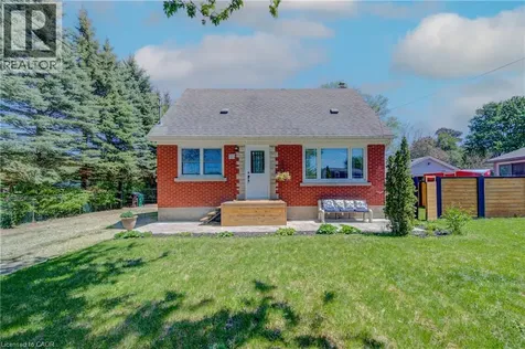 17 Daniel Avenue Kitchener ON N2K 1E8
