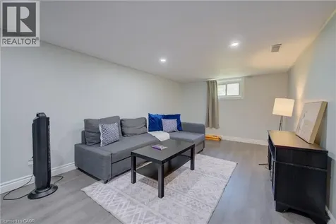 17 Daniel Avenue Kitchener ON N2K 1E8