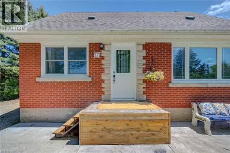 17 Daniel Avenue Kitchener ON N2K 1E8