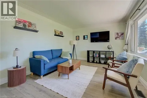 17 Daniel Avenue Kitchener ON N2K 1E8