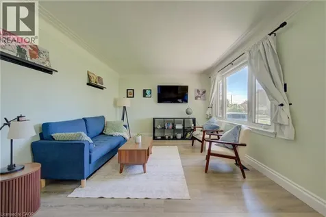 17 Daniel Avenue Kitchener ON N2K 1E8