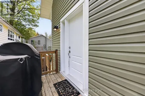 17 Elizabeth Avenue Tiny ON L0L 1P1