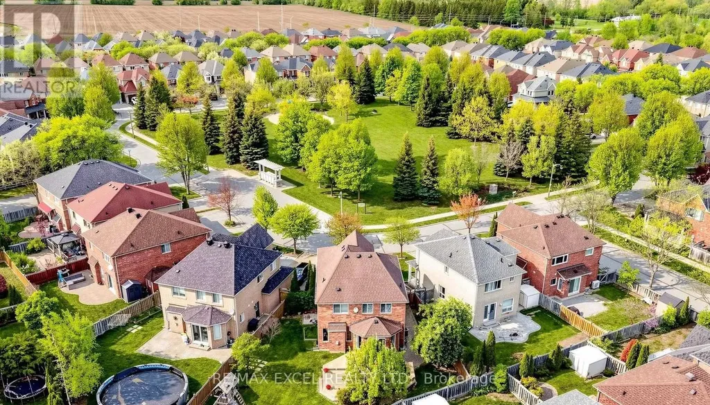 68 Chestertown Square Markham (berczy) ON L6C 2R4