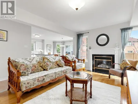 68 Chestertown Square Markham (berczy) ON L6C 2R4