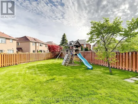 68 Chestertown Square Markham (berczy) ON L6C 2R4