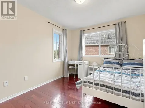 68 Chestertown Square Markham (berczy) ON L6C 2R4