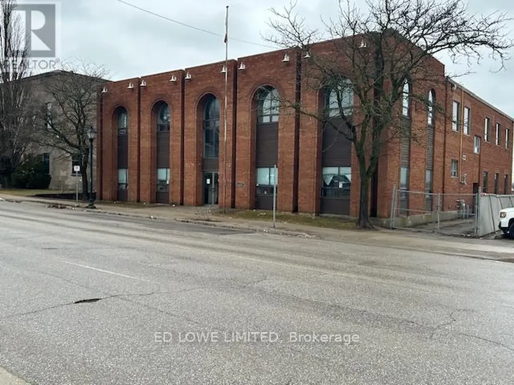 31 Colborne Street East Orillia ON L3V 1T4