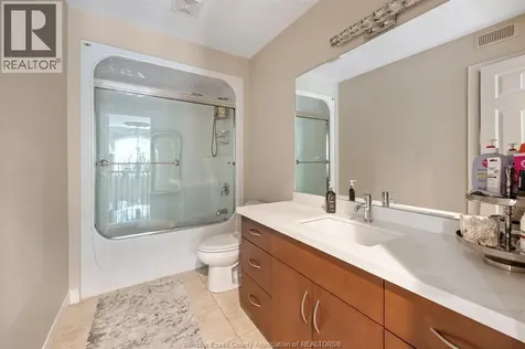2105 Washington Boulevard Lasalle ON N9H 1Y5