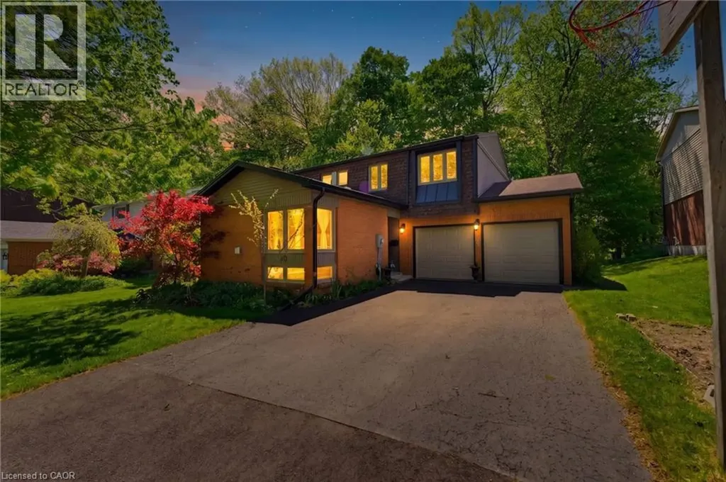 30 Jerome Park Drive Dundas ON L9H 6H2