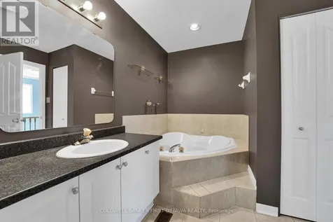 937 Markwick Crescent Ottawa ON K4A 4J1