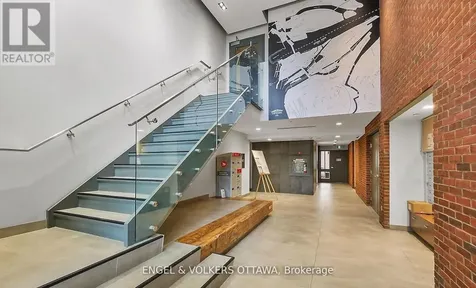 320 Miwate Private Ottawa ON K1R 0E1