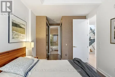 320 Miwate Private Ottawa ON K1R 0E1