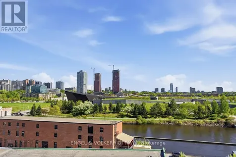 320 Miwate Private Ottawa ON K1R 0E1