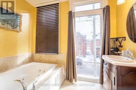 431 Gilmour Street Ottawa ON K2P 0R5