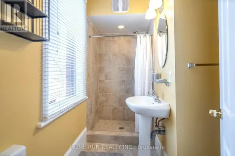 431 Gilmour Street Ottawa ON K2P 0R5