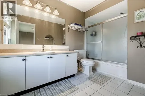 3 Waterford Crescent Stoney Creek ON L8E 4Z8