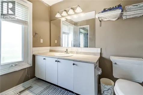 3 Waterford Crescent Stoney Creek ON L8E 4Z8