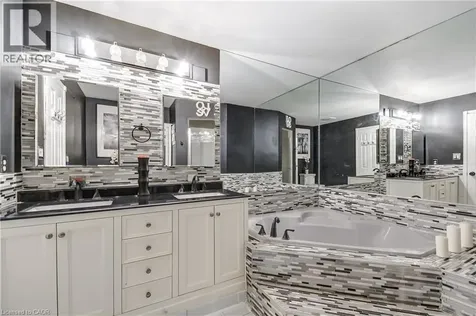 3 Waterford Crescent Stoney Creek ON L8E 4Z8