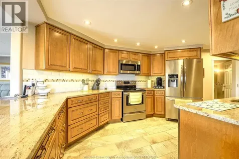 320 Village Grove Drive Tecumseh ON N8N 4X7