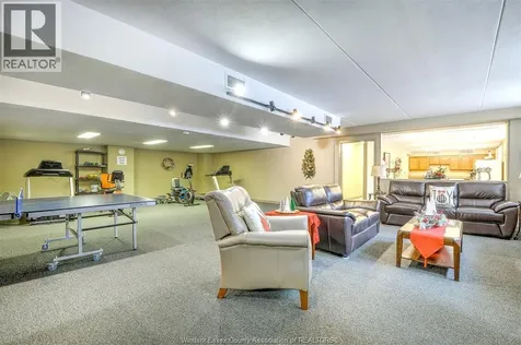 320 Village Grove Drive Tecumseh ON N8N 4X7
