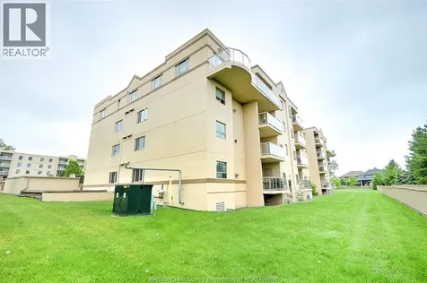 320 Village Grove Drive Tecumseh ON N8N 4X7