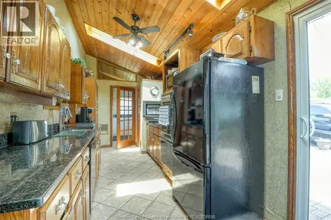 1047 Front Road South Amherstburg ON N9V 2M4