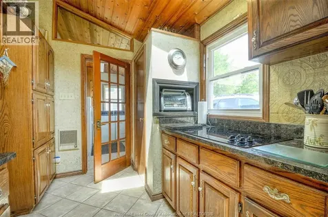 1047 Front Road South Amherstburg ON N9V 2M4