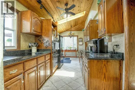 1047 Front Road South Amherstburg ON N9V 2M4