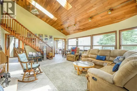 1047 Front Road South Amherstburg ON N9V 2M4