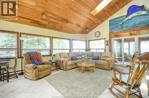 1047 Front Road South Amherstburg ON N9V 2M4