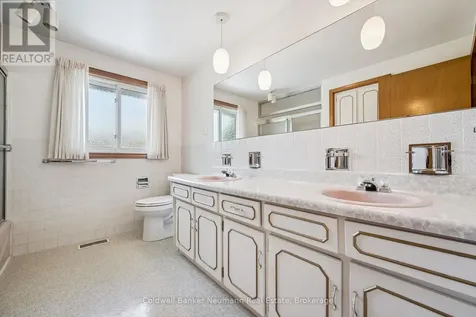 18 Carmine Place Guelph (victoria North) ON N1E 3V1