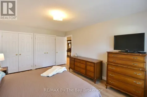 4 Anthony Street Wasaga Beach ON L9Z 2N4