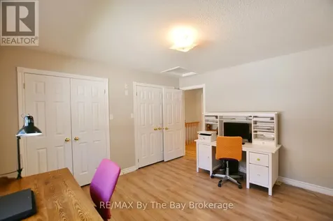 4 Anthony Street Wasaga Beach ON L9Z 2N4