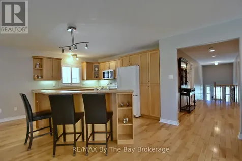 4 Anthony Street Wasaga Beach ON L9Z 2N4