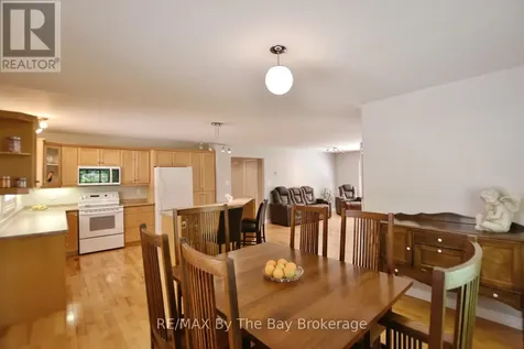 4 Anthony Street Wasaga Beach ON L9Z 2N4