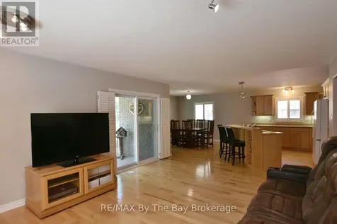 4 Anthony Street Wasaga Beach ON L9Z 2N4