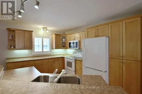 4 Anthony Street Wasaga Beach ON L9Z 2N4